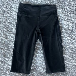 Athleta size medium black leggings knee length